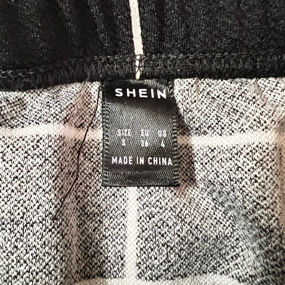 💜 SHEIN Black & White Striped Mini Skirt - Picture 2 of 3